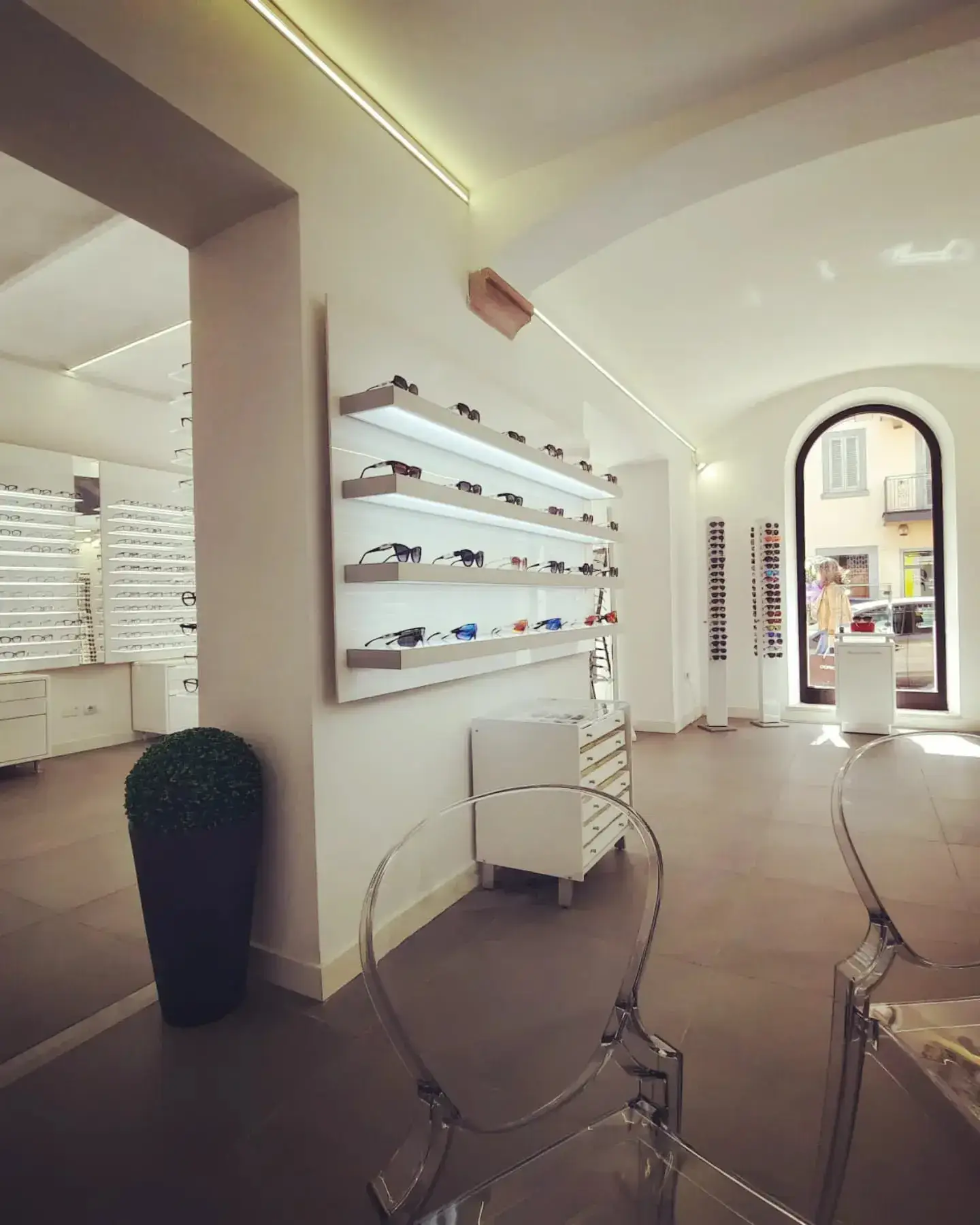 Interno del negozio Ottica Angelone a Ponte San Giovanni