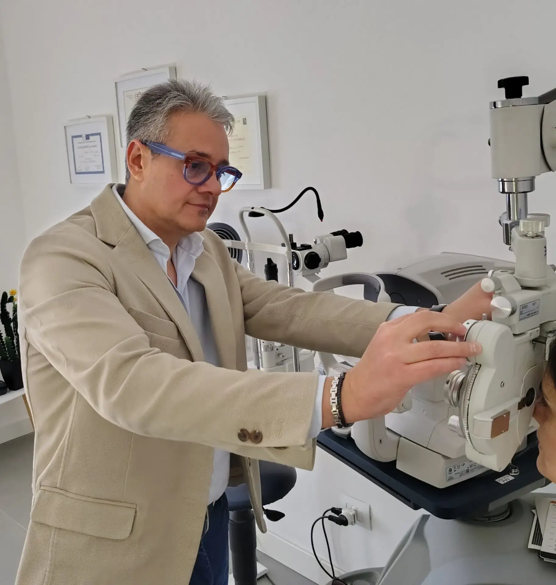 Valutazione visiva presso Ottica Angelone per scegliere occhiali graduati